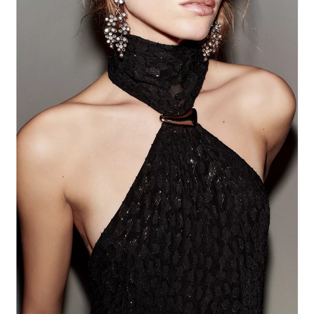 TREND NEW  ZARA METALLIC THREAD HALTER TOP 
🚨 firm price no discount on this top